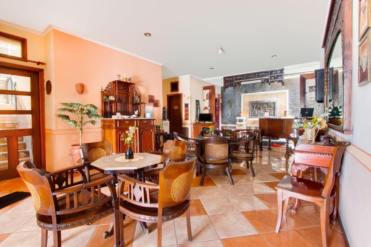Oyo 3217 The Ts Homestay Μαλάνγκ Εξωτερικό φωτογραφία